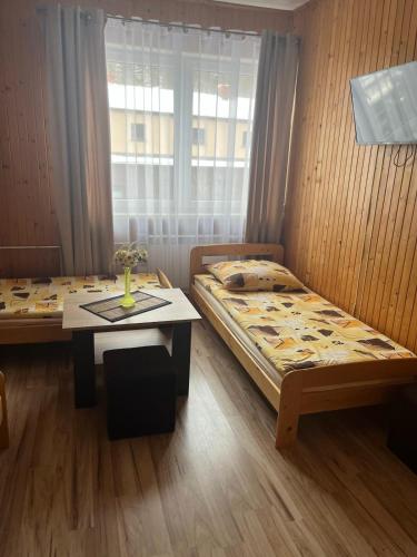 3 twin beds