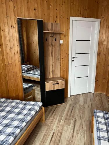 2 twin beds
