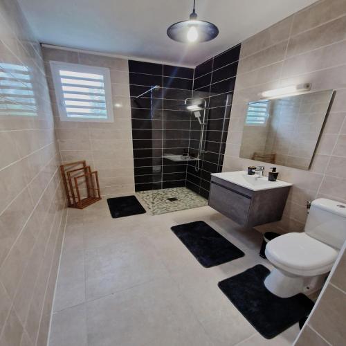 Shower, La Casa Bongo - T4 cosy en pleine nature in Capesterre-Belle-Eau