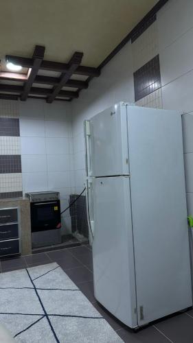 Big & Quiet Apartment in 마디낫 이사