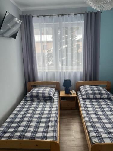 2 twin beds