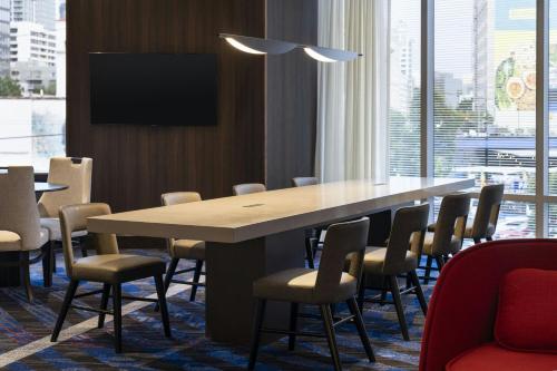 Courtyard by Marriott Los Angeles L.A. LIVE - image 3