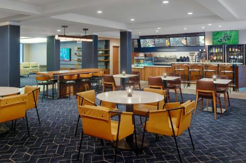 Courtyard by Marriott Frederick - image 4