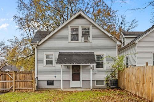 NEW Spacious Louisville Home with Backyard Oasis - image 3
