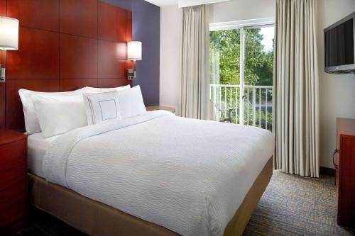 Sonesta ES Suites Atlanta Alpharetta Windward Room Type - One Bedroom Balcony Suite Queen