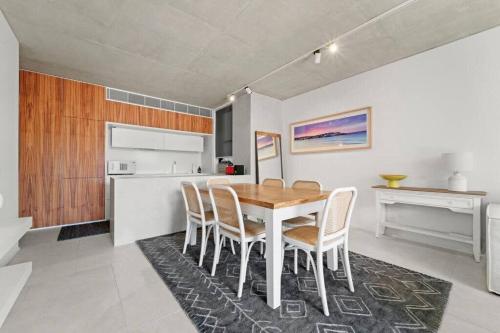 Premium Bondi Beach 2 Bedroom with Beach view and parking - image 11