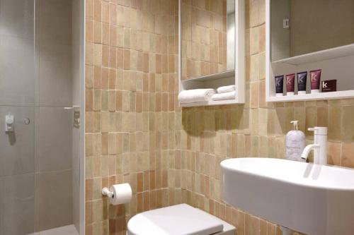 Premium Bondi Beach 2 Bedroom with Beach view and parking - image 8