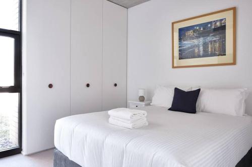 Premium Bondi Beach 2 Bedroom with Beach view and parking - image 3