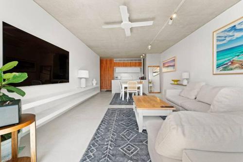 Premium Bondi Beach 2 Bedroom with Beach view and parking - image 5