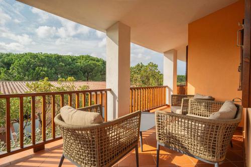 razgled, ISA - Hotel with swimming pool in Costa Serena just 700 mt from the sea in Costa Serena