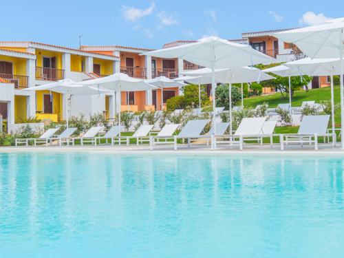 bazen, ISA - Hotel with swimming pool in Costa Serena just 700 mt from the sea in Costa Serena