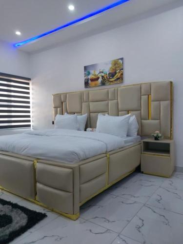 2 bedroom Apartment Lekki Ovation Terrace and extra room - Lekki