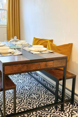 Riverside stay, 2 bedrooms, 1 office, free parking in LaSalle