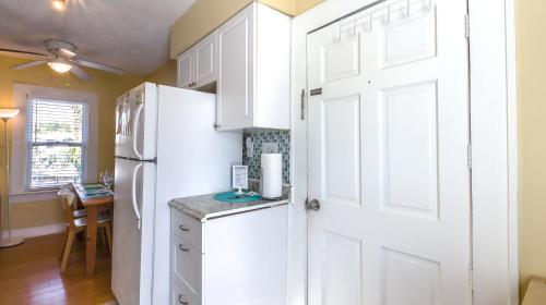 1BR 1BA NorthStar Bungalow. Just Steps to the beach and the bay. in St Pete Beach, USA