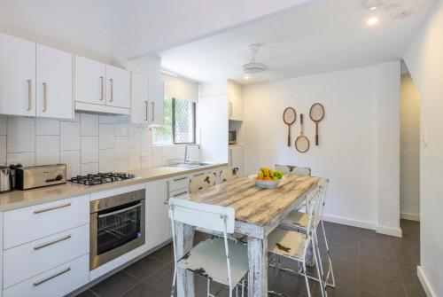 เบย์ชอว์ บังกาโล (Bayshore Bungalows) in หาดเบลองกิล