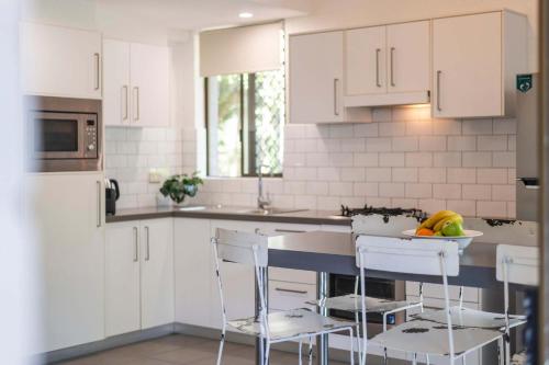 เบย์ชอว์ บังกาโล (Bayshore Bungalows) in หาดเบลองกิล