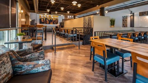 Best Western Premier Ankeny Hotel - image 8