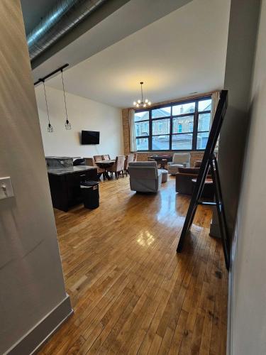 4 Bedroom Sleeps 20 people in Lower West Side