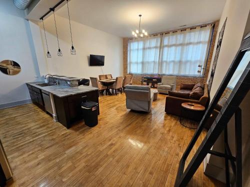 4 Bedroom Sleeps 20 people in Lower West Side