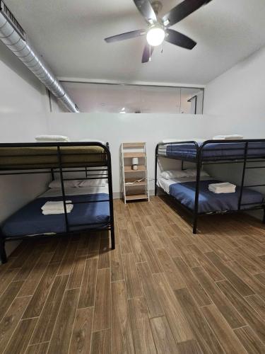 4 Bedroom Sleeps 20 people - image 3