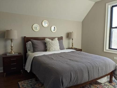 Modern 4 Bedroom Condo in Lakeview - image 13