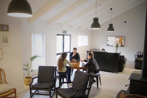 共用Lounge/電視區, 雨果和卡特背包客及汽車旅館 (Hugo and Carters Backpackers and Motel) in 陶蘭加