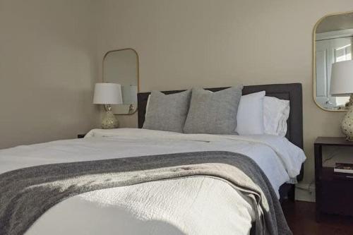 Modern 4 Bedroom Condo in Lakeview - image 14