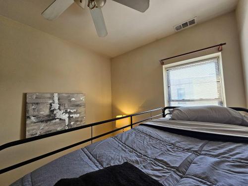 Two Bedroom West Loop - image 5