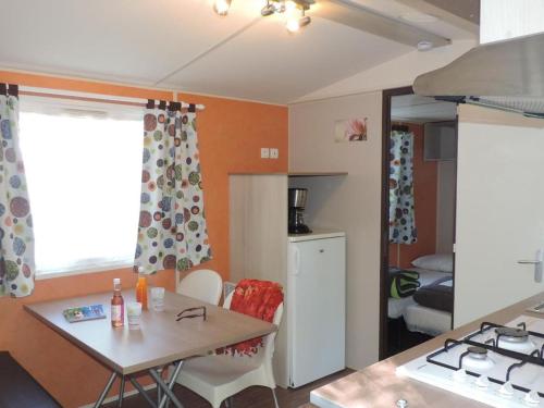 Mobil-home avec Terrasse pour 4 personnes - API-1-52-930 in Iljēra-Kombrē
