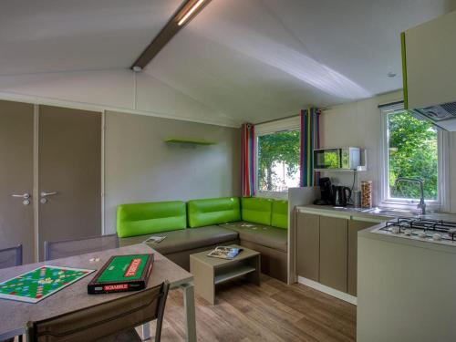 Mobil-home avec Terrasse, 6 personnes - API-1-52-926 in Grolejac