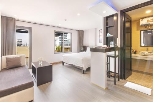 SAM Hotel and Apartment Danang - 150m to the beach & 200m to An Thuong area in Da Nang — photo 2