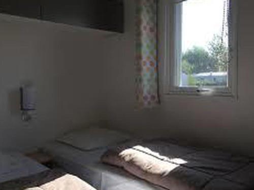 Mobil-home 38m² avec terrasse pour 6 personnes - API-1-52-1008 in 呂伊內