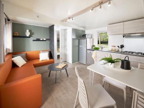 Mobil-home 38m² avec terrasse pour 6 personnes - API-1-52-1008 in 呂伊內