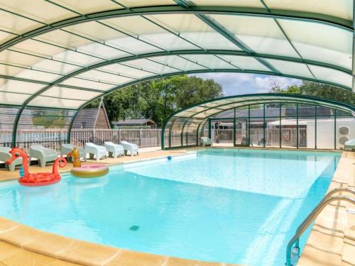 Mobil-home confortable avec terrasse pour 4 personnes à Tréguennec - API-1-52-1029 (Mobil-home confortable avec terrasse pour 4 personnes a Treguennec - API-1-52-1029) in Plogastel-Saint-Germain
