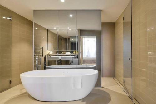 Bondi Luxury Apartment | Views | Parking - image 9