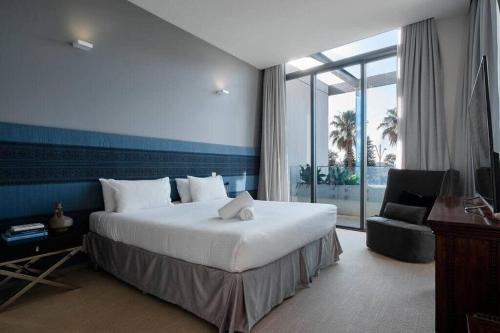 Bondi Luxury Apartment | Views | Parking - image 12