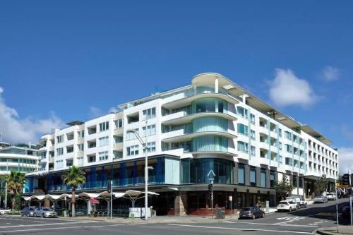 Bondi Luxury Apartment | Views | Parking - image 10