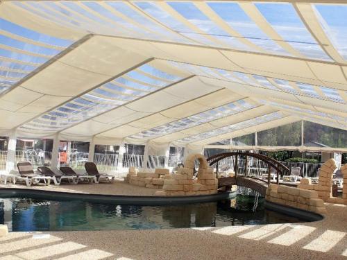 Mobil-home confortable avec terrasse - API-1-52-1100 in Luynes