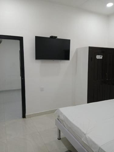 2 double beds, 1 twin bed