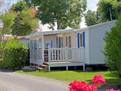 Mobil-home confortable avec terrasse à Saint-Jean-de-Monts - API-1-52-1117