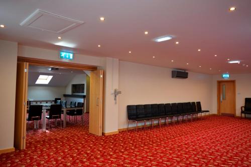 Cambridge Hotel - image 8