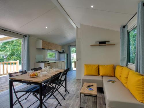 Mobil home avec terrasse pour 6 personnes, 2 chambres - API-1-52-1132 in Grolejac