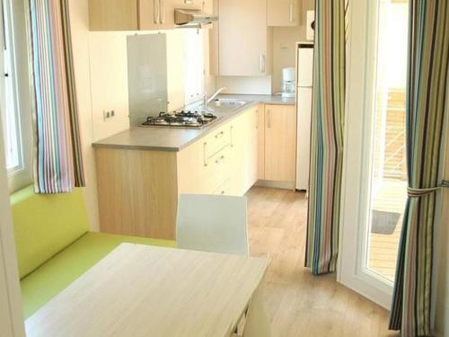 Mobil home spacieux avec terrasse à Luynes pour 7 personnes - API-1-52-1149 (Mobil home spacieux avec terrasse a Luynes pour 7 personnes - API-1-52-1149) in 呂伊內