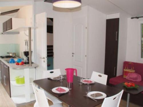 Mobil-home pour 6 personnes avec terrasse - API-1-52-1178 in Villecroze ciems