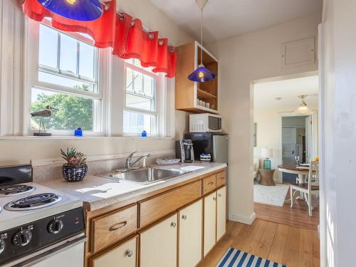 廚房, Harbor House Inn in 布斯貝港