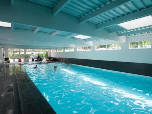 Chalet confortable avec terrasse à Saint-Jean-de-Monts - API-1-52-1184 (Chalet confortable avec terrasse a Saint-Jean-de-Monts - API-1-52-1184) in 聖熱昂德蒙特