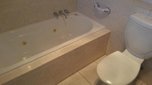 梅顿水域汽车旅馆和公寓