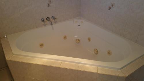 梅顿水域汽车旅馆和公寓