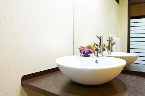 Japanese-Style Townhouse image 9