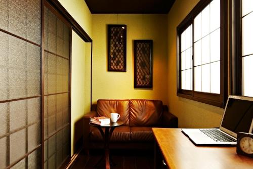 Japanese-Style Townhouse image 3